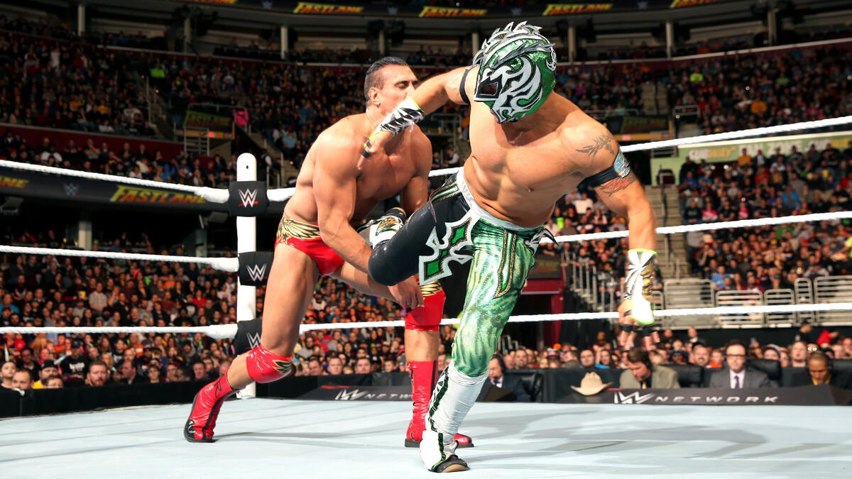 Kalisto fights with everything he has, countering Del Rio's size with incredible quickness.