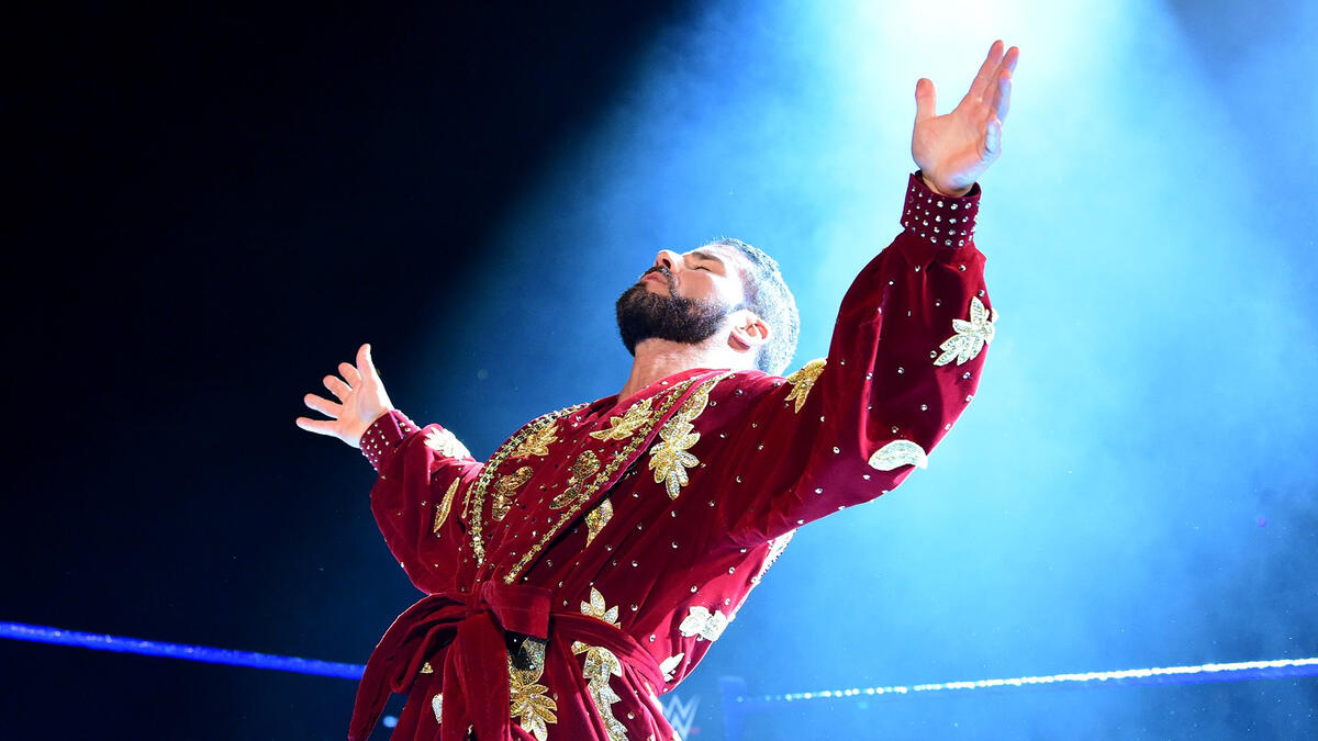 Suddenly, former NXT Champion Bobby Roode makes his debut on SmackDown LIVE!