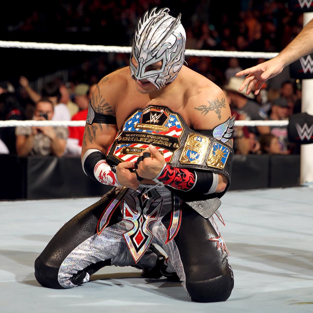 Eventually, Kalisto out flanks Del Rio, hitting Salida del Sol to reclaim the United States Championship.