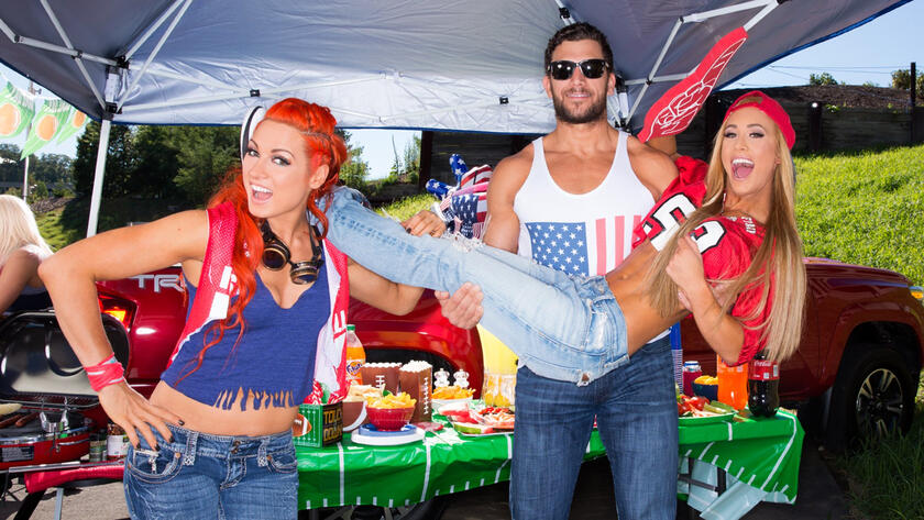 Фотосет: звёзды WWE на пикнике