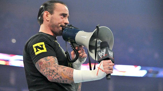 CM Punk (Rei AR) vs. Dean Ambrose (FilipeAz) !642-punk-megaphone-mic-071111