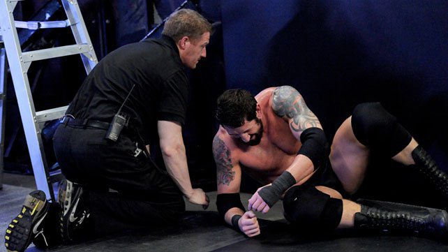Топ-рестлер WWE травмирован: обновлено