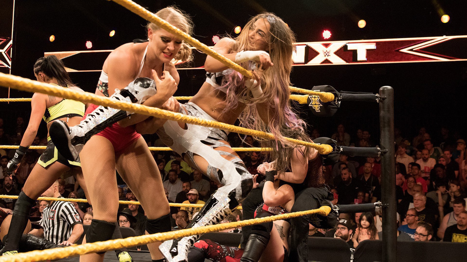 StraightEdge Ewan a X: toxic lounge returns #wwe #wwewomenschampion  #wwenxt #nxtwomenschampion #womenswrestler #womenswrestling  #nxtwomenstagteamchampions #mandysacs #mandyrose #fireanddesire  #toxicattraction #damandyzdonutz #averytaylor #gigidolin