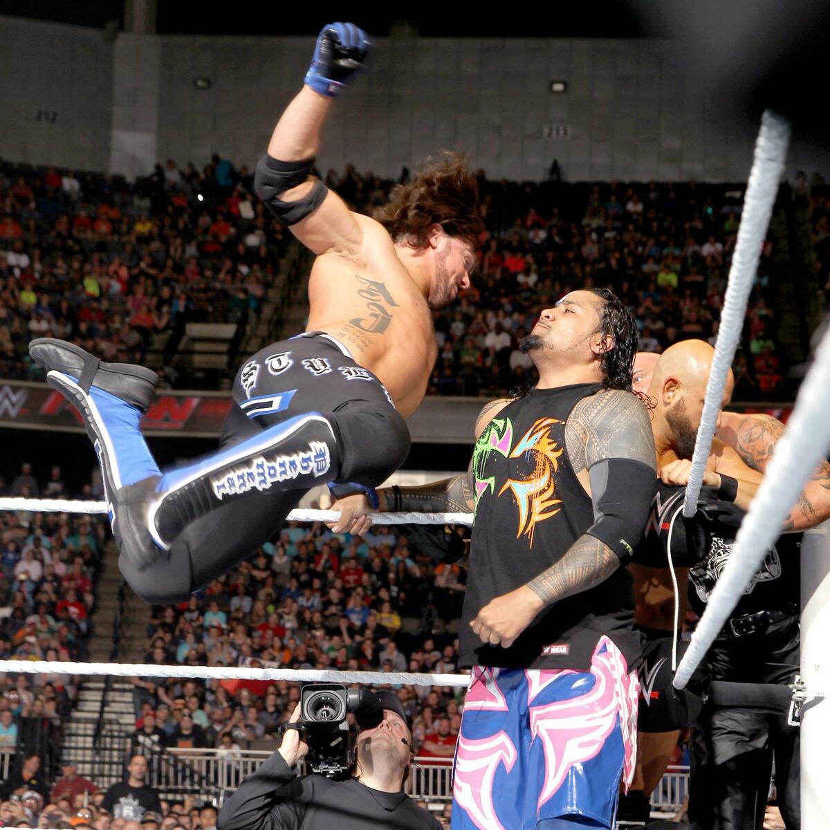 Roman Reigns & The Usos vs. The Club – Six-Man Elimination Tag