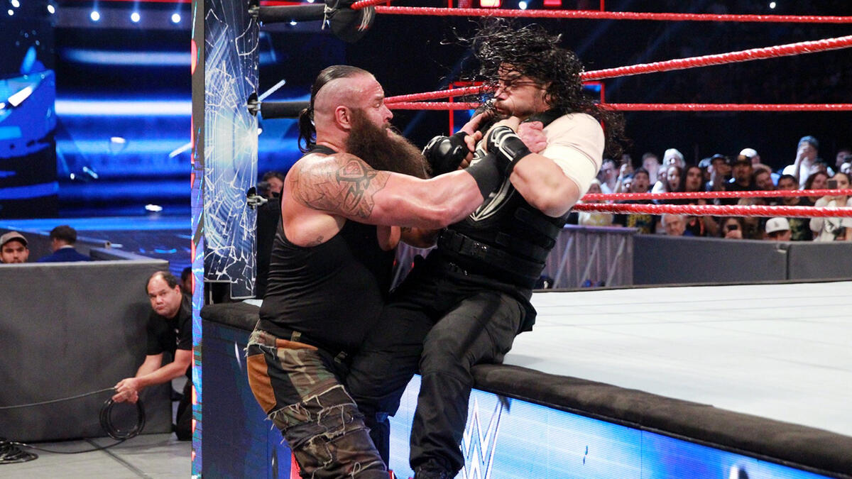 Although Reigns battles through the pain, Strowman gains control and wears down The Big Dog.