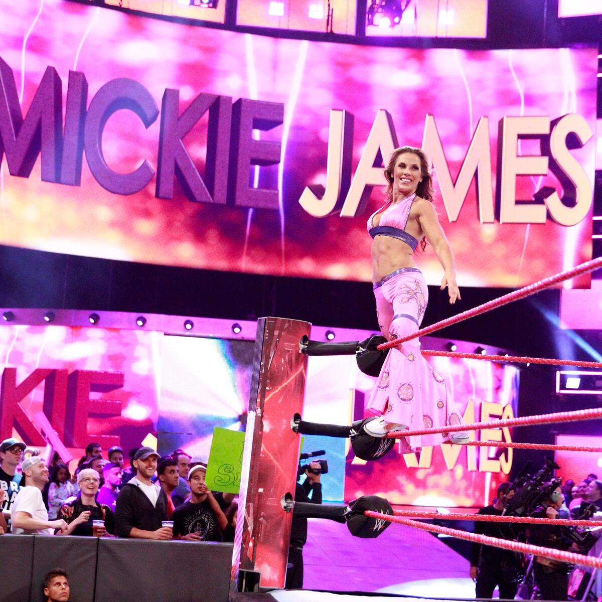 Mickie James vs. Dana Brooke vs. Nia Jax – Triple Threat 