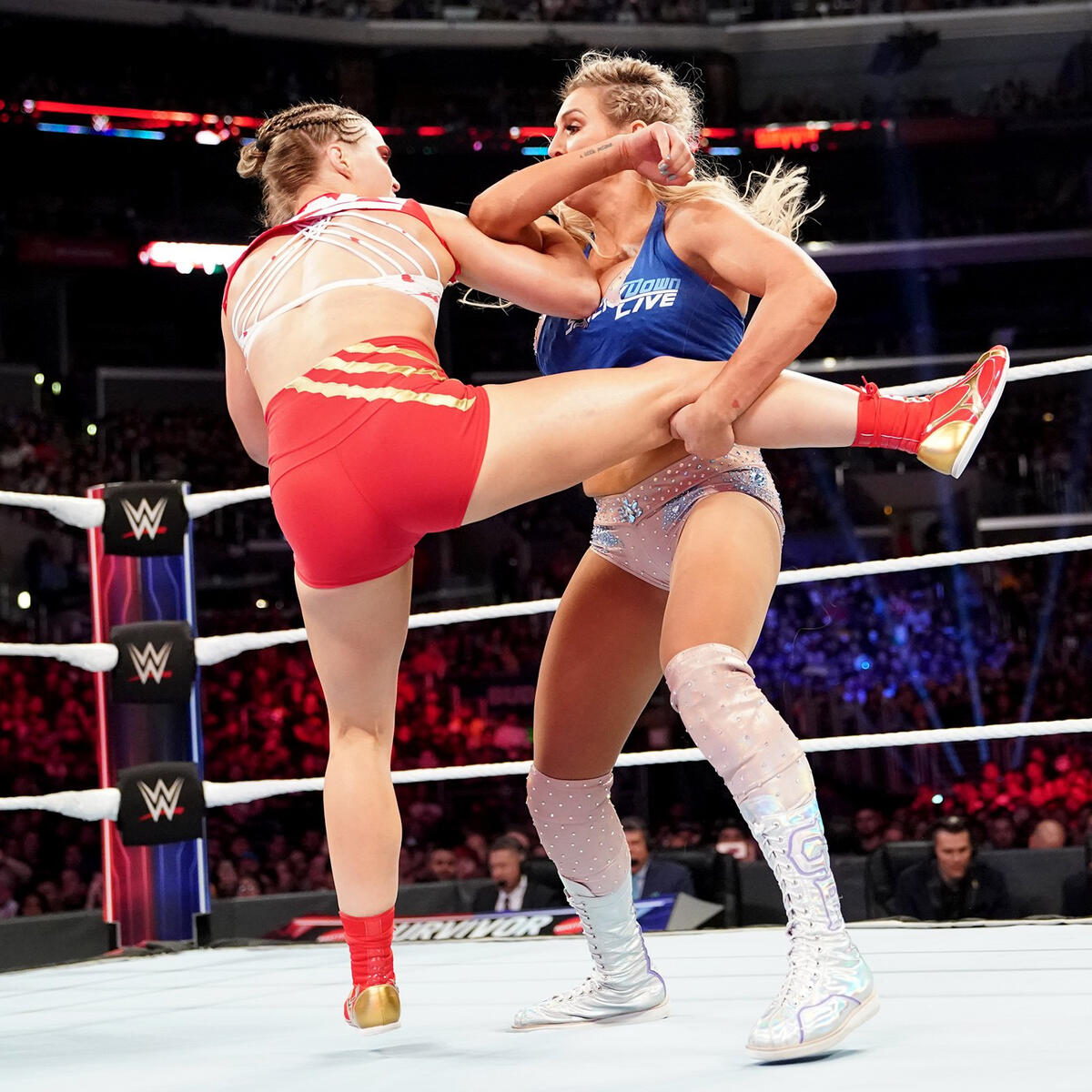 Ronda Rousey vs Charlotte Flair