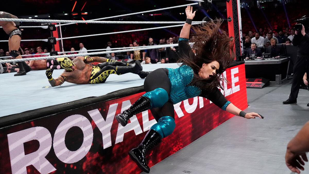 ¿Qué mujeres han entrado al Royal Rumble masculino?