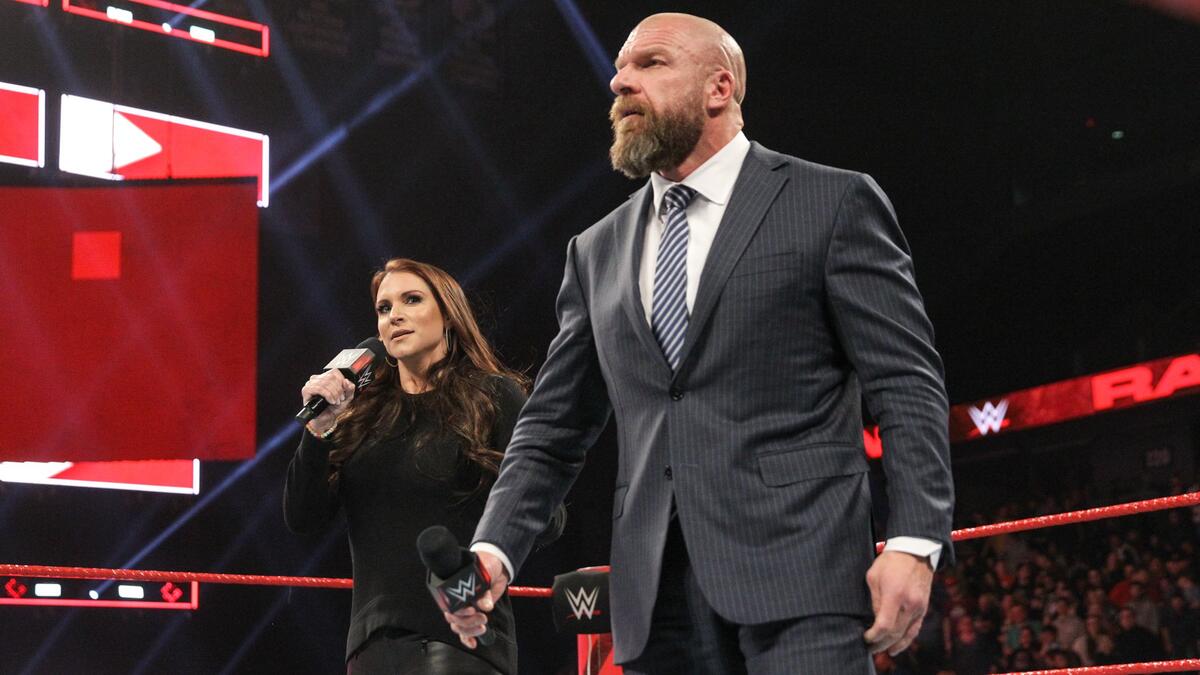 Triple H and Stephanie McMahon kick off Monday Night Raw!