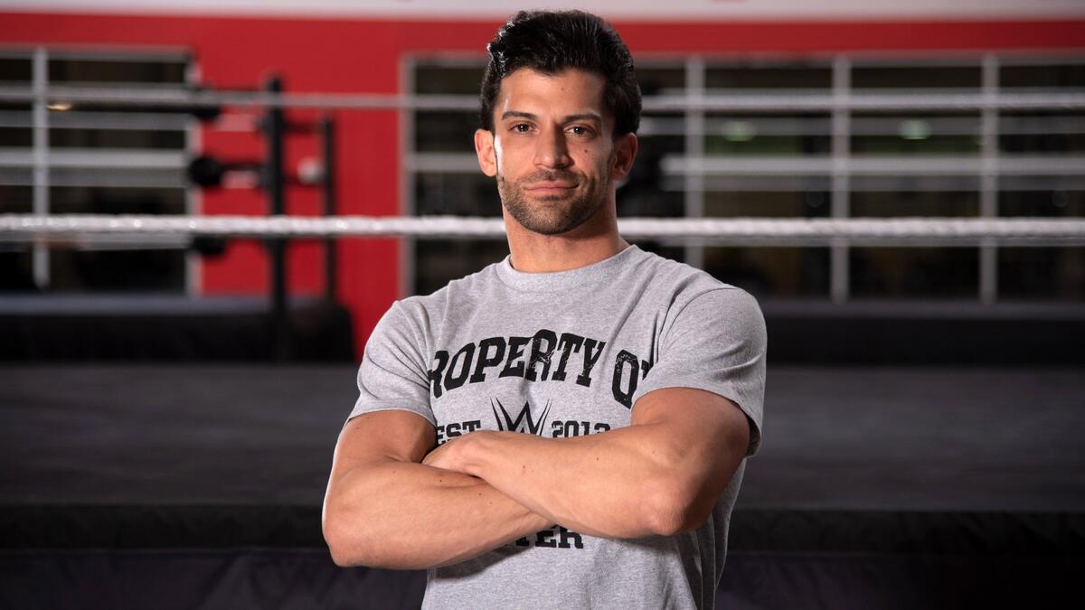 Robert Strauss has been a staple of the North American independent scene since 2001. He's competed in countries all around the world.