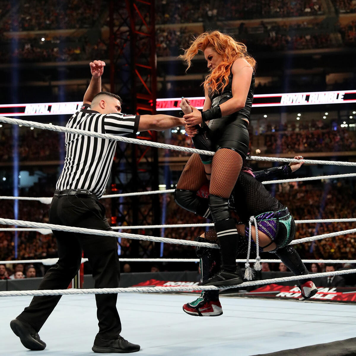 Becky Lynch vs. Asuka -- Raw Women's Championship Match: photos | WWE