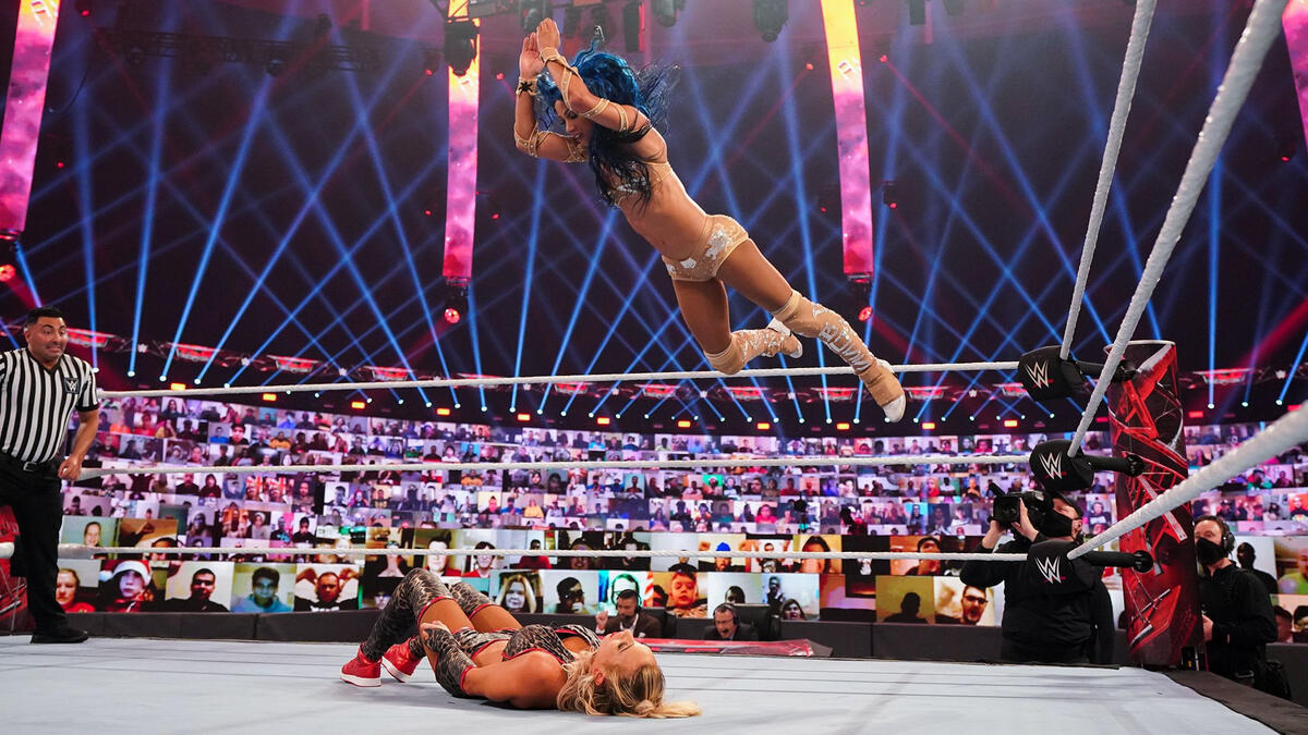 Sasha Banks pays homage to Eddie Guerrero by hitting Carmella with the Frog-Splash 