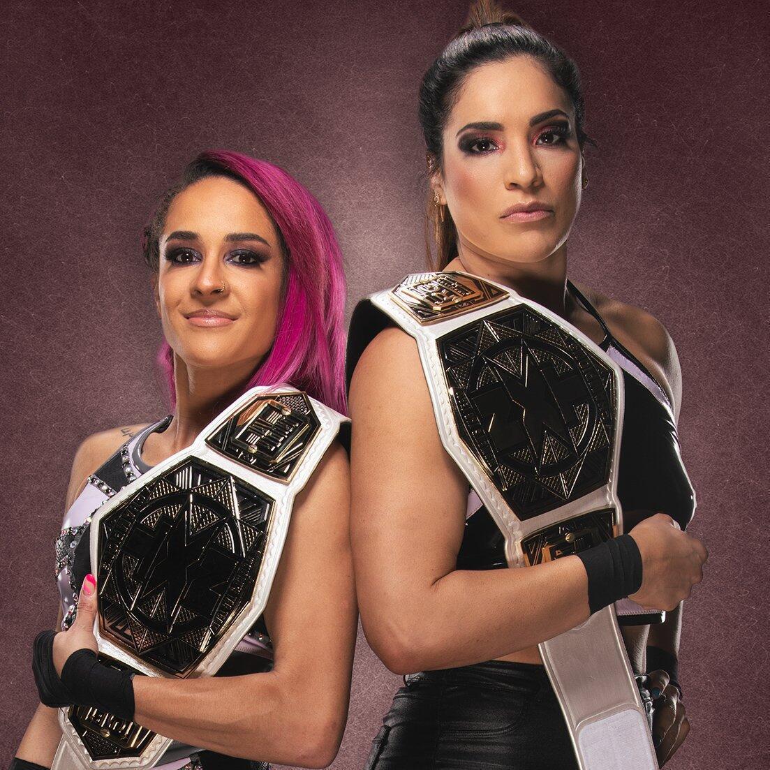 Dakota Kai & Raquel González
