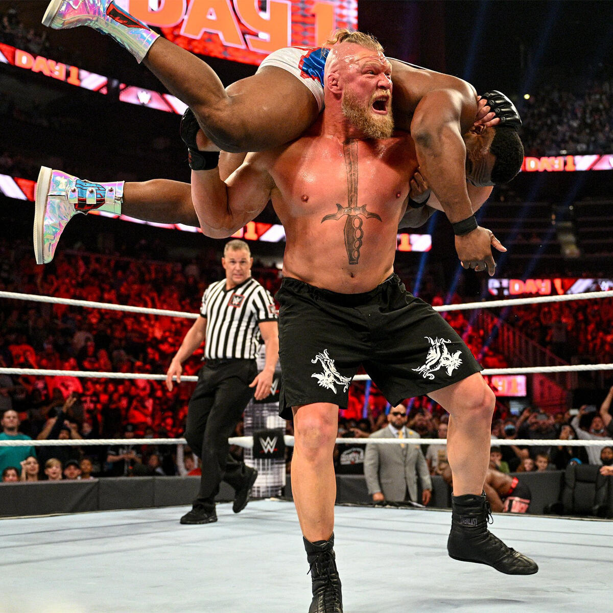 WrestleBR on X: 🚨 Planos do WWE Raw de 20/11 Clique na imagem para ler  👇🏾  / X