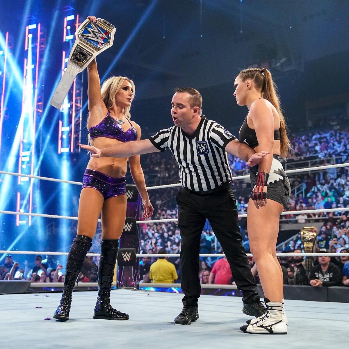 Charlotte Flair vs. Ronda Rousey - SmackDown Women's Title Match: photos |  WWE