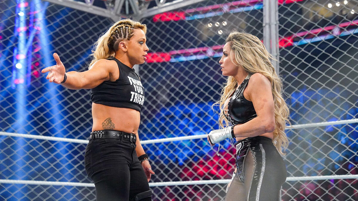 Becky Lynch Vs Trish Stratus Set In Steel Cage Match After Double Count-Out  On 8/14 WWE Raw - Sacnilk