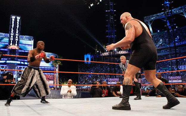 Floyd Mayweather and Big Show (Picture: WWE)