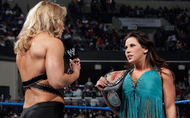 mujer Beth Phoenix Mickie James