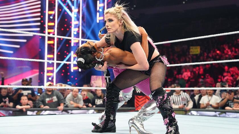 Alexa Bliss nearly unleashes a strange post-match attack on Bianca Belair | WWE