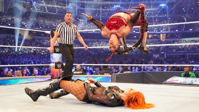 Becky Lynch vs. Bianca Belair -- Raw Women's Title Match: photos | WWE