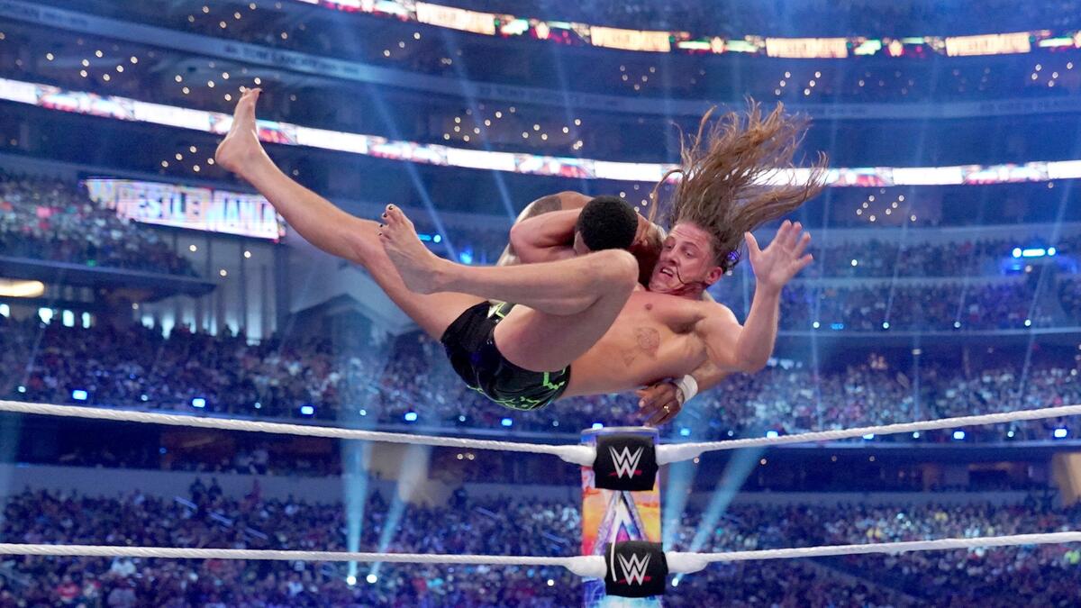 Wwe Riddle Rko Drawing Riddle delivers an RKO out of nowhere: WrestleMania 38 (WWE Network ...