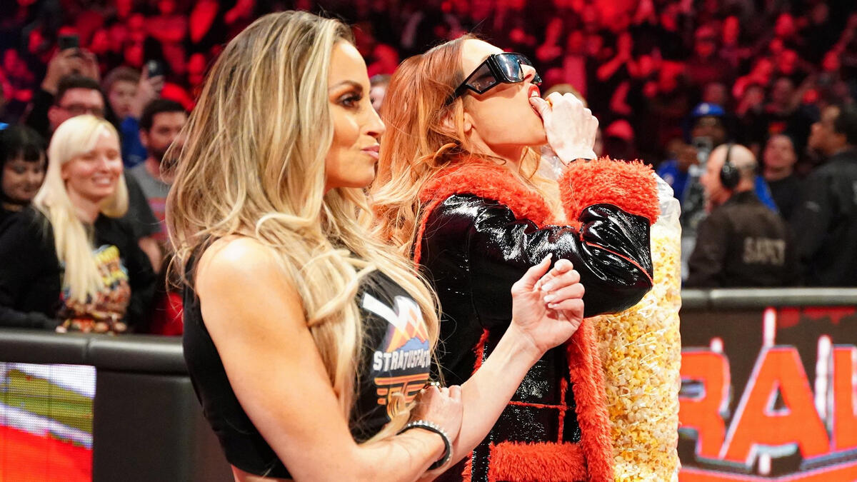 WWE Raw results, grades: Lita returns to help Becky Lynch beat Bayley