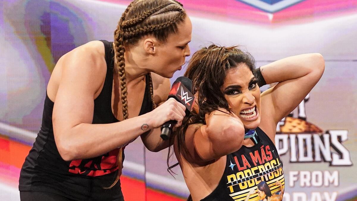 Ronda Rousey & Shayna Baszler obliterate Raquel Rodriguez: Raw ...