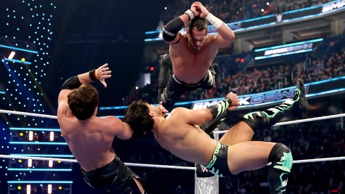 Machine Gun Smack Motor City Machine Guns overcome Los Garza: SmackDown highlights, Feb ...