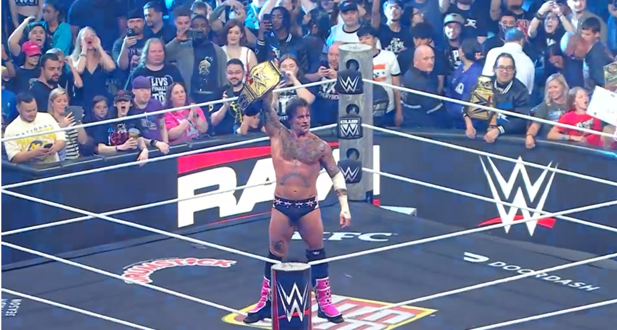 WWE Raw July 6: CM Punk shocks Chicago, wins WWE title