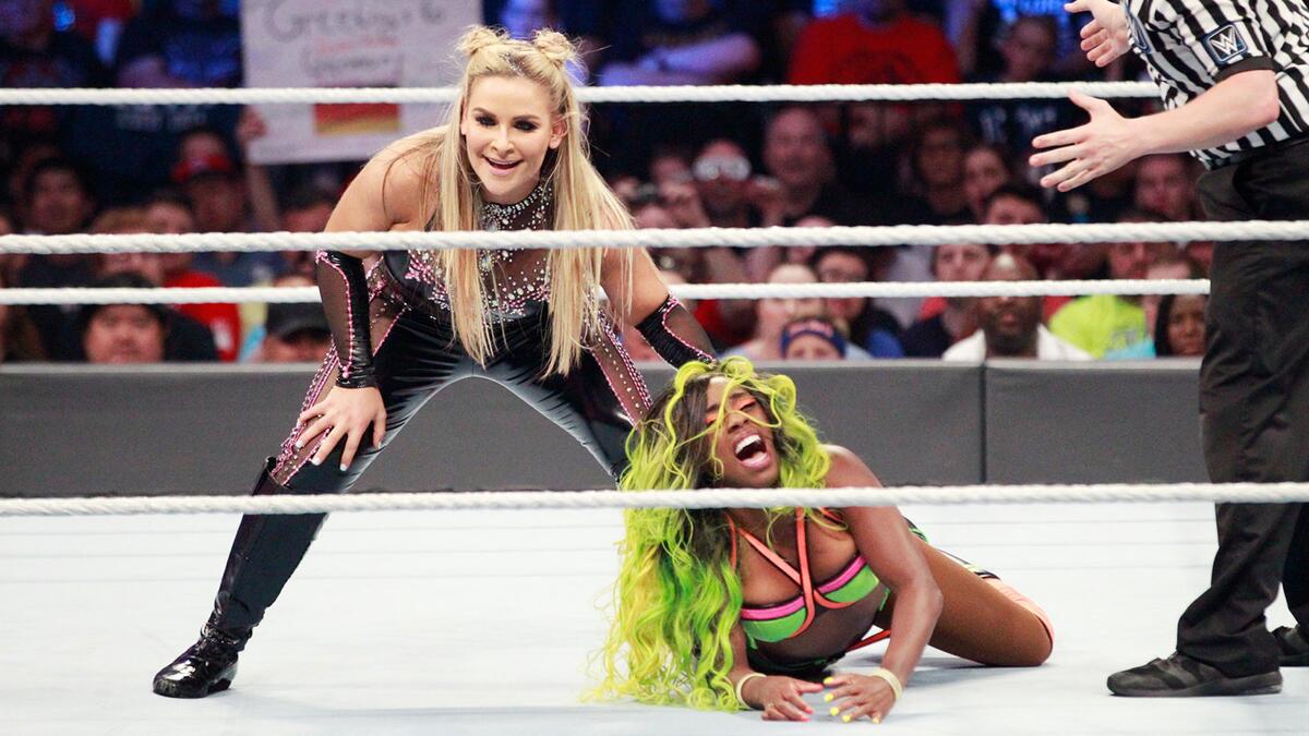 Naomi vs. Natalya - SmackDown Women's Championship Match: photosWWE