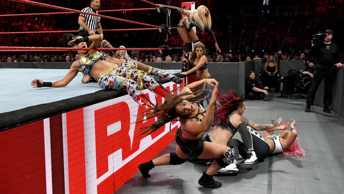 Trish Stratus, Lita, Sasha Banks, Bayley & Natalya vs. The Riott Squad ...