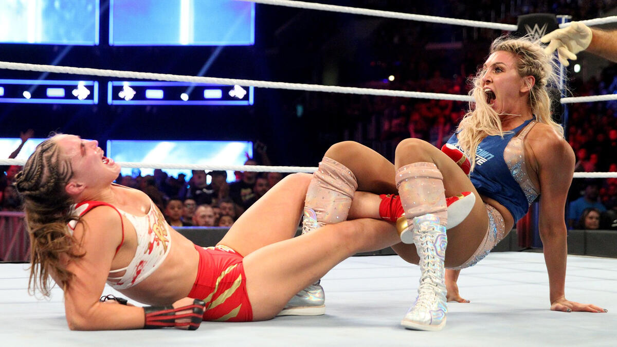 Ronda Rousey vs Charlotte Flair