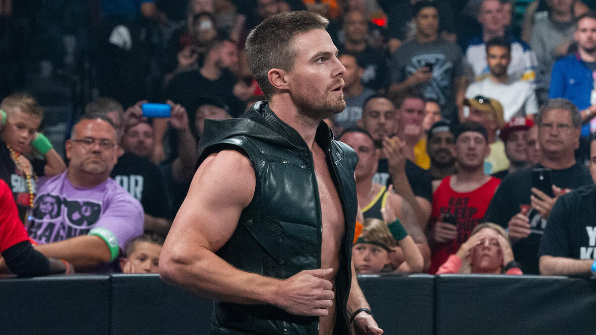 Stephen Amell Spotted On SmackDown