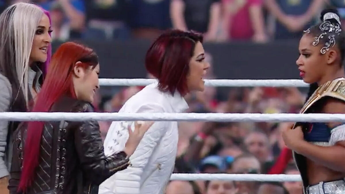 Derrota de Bianca Belair.  Becky Lynch retiene el título Femenil de Raw;  Bayley regresa con Dakota Kai e IYO SKY