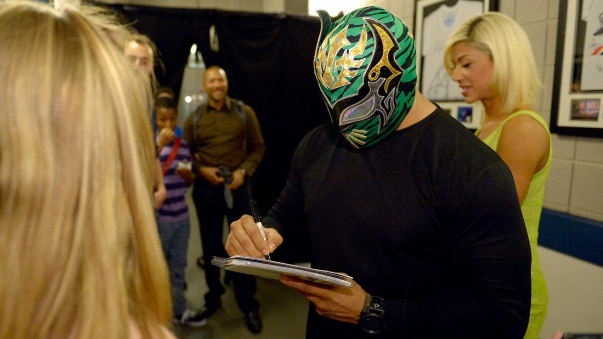 Raw meetandgreet in London photos WWE