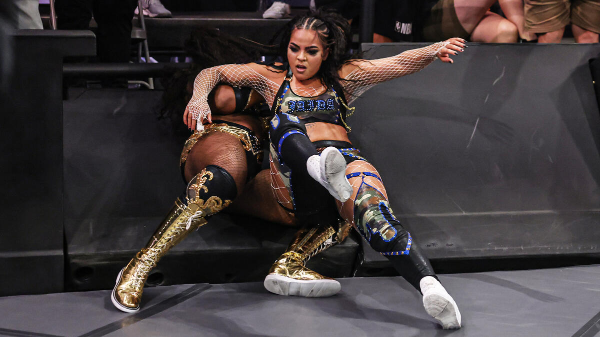 Jaida Parker SMASHES Lash Legend through barricade: NXT highlights ...