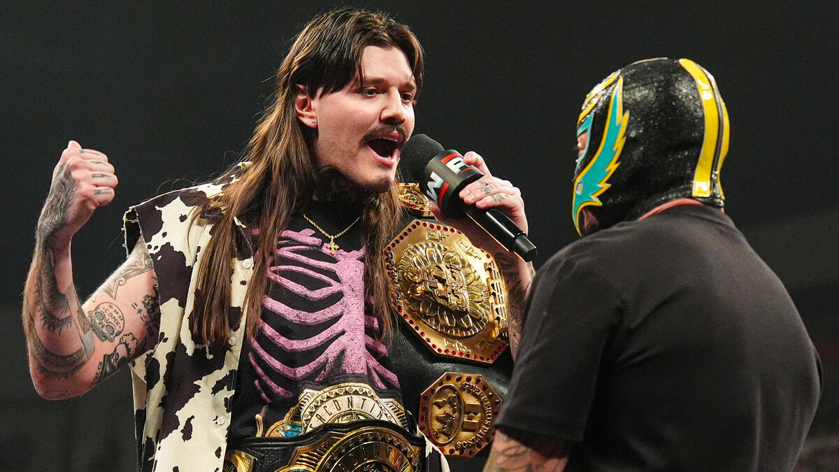 rey-mysterio-hits-dominik-mysterio-with-the-619-raw-highlights-nov-3