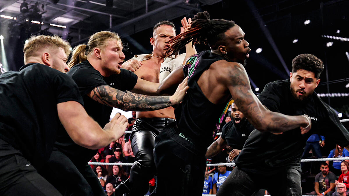 Ricky Saints and Je’Von Evans come to blows in stunning confrontation ...