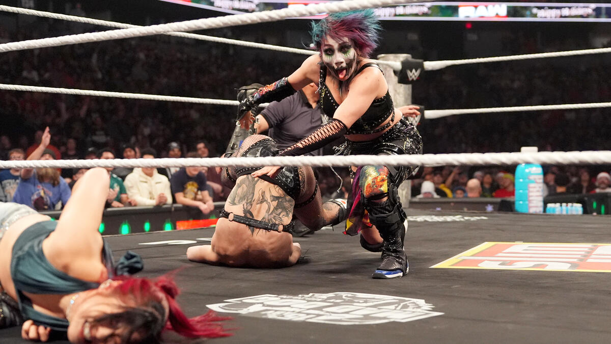 Rhea Ripley loses to Asuka after trying to help an injured IYO SKY: Raw ...