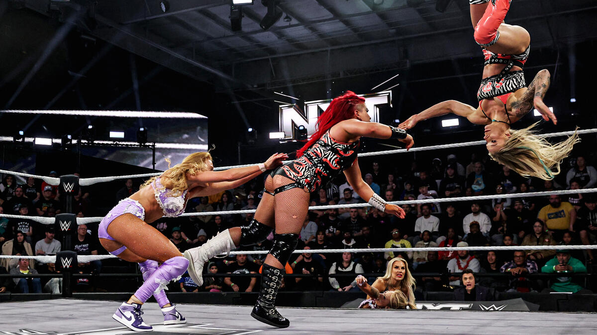 Sol Ruca accidentally hits Zaria with a Sol Snatcher: NXT highlights ...