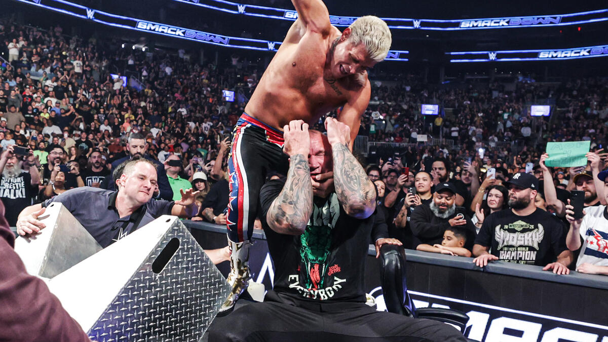 WWE स्मैकडाउन: रैंडी ऑर्टन और कोडी रोड्स के बीच भीषण भिड़ंत
