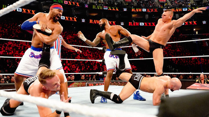 WrestleBR on X: 🚨 Planos do WWE Raw de 23/10 Clique na imagem para ler  👇🏾  / X
