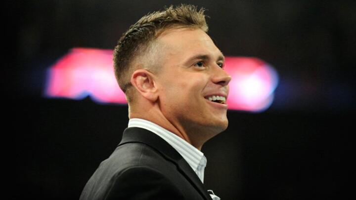 Alex Riley provoca AJ Lee no Twitter