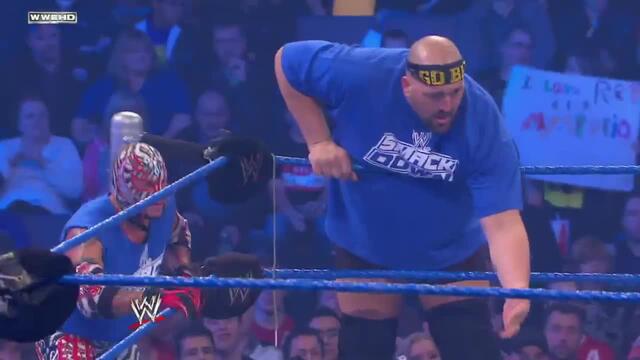 SmackDown: Six-Man SmackDown vs. Raw Tag Team Match | WWE