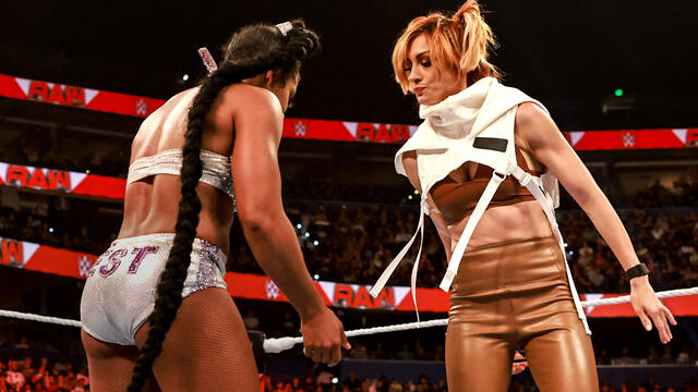WWEPPorn™ on X: Becky Lynch getting ready🔥 #Raw #WrestleMania