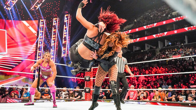 WWE RAW set ready for big match between Becky Lynch and long-time rival  (PHOTO)