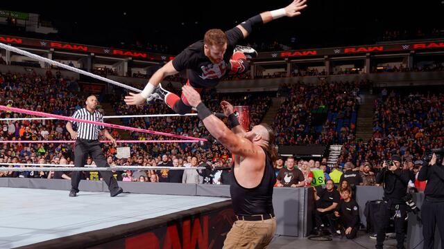Braun Strowman vs Sami Zayn WWE Raw