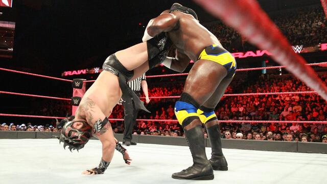 Kalisto vs. Crews