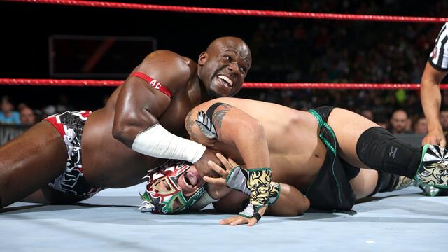 Kalisto vs. Crews