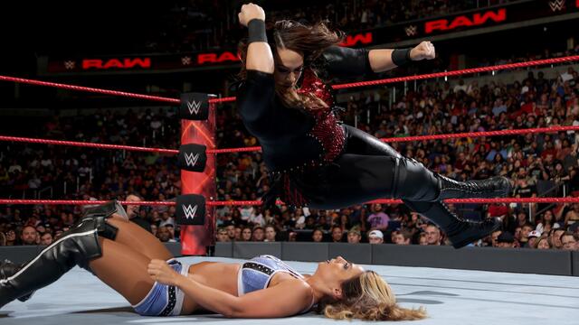 Nia vs. Emma